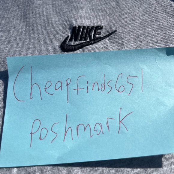 Nike “The Nike Tee” *NEVER WORN* - Picture 2 of 4